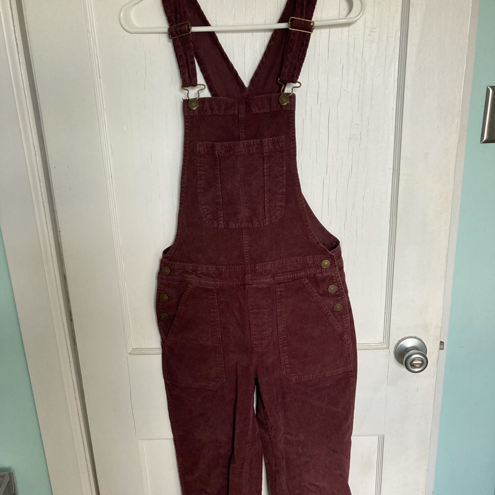 NWOT American Eagle maroon corduroy overalls sz S